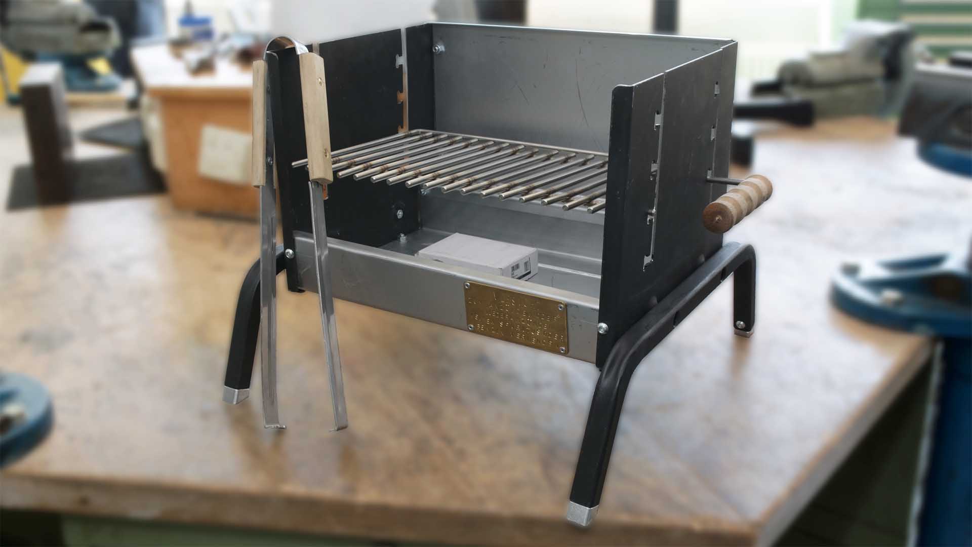 Selbst gebauter Grill der Schüler der BBS II in Osterode am Harz