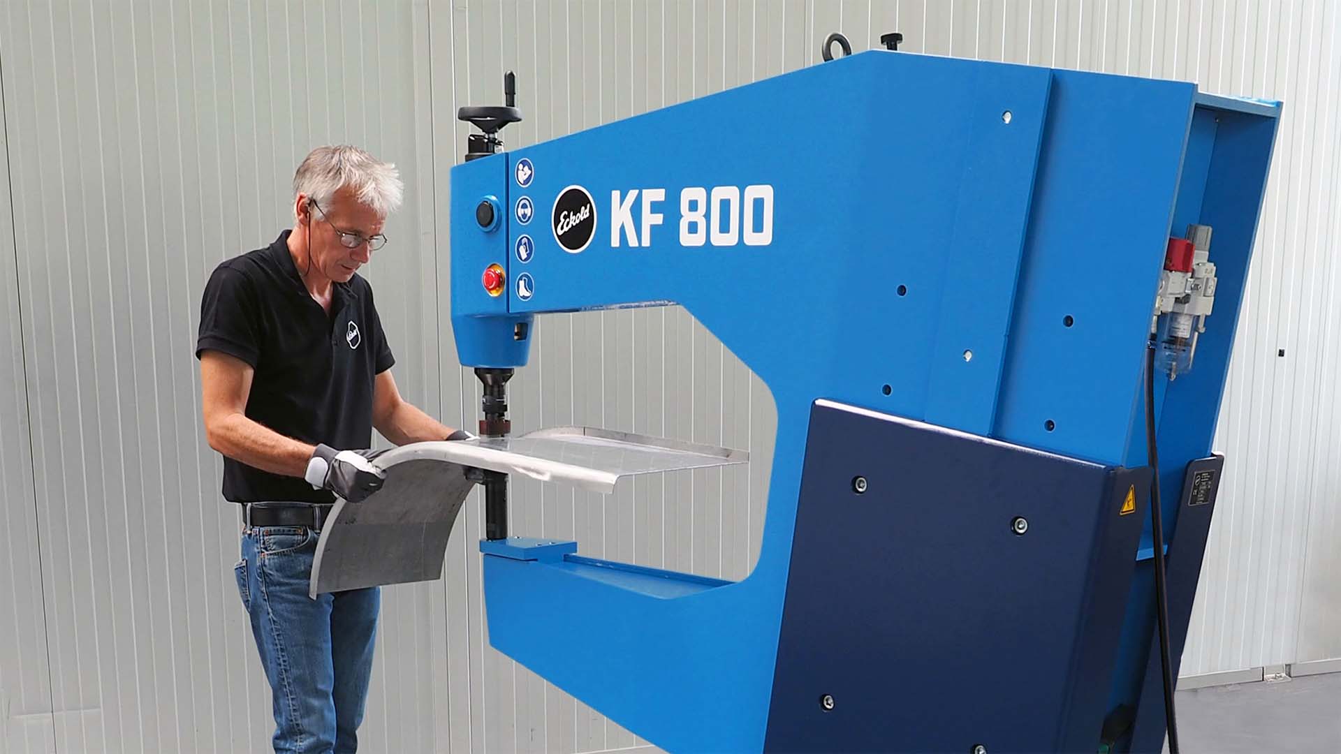 ECKOLD Kraftformer KF 800 mit großer Ausladung zum Umformen von Blechen