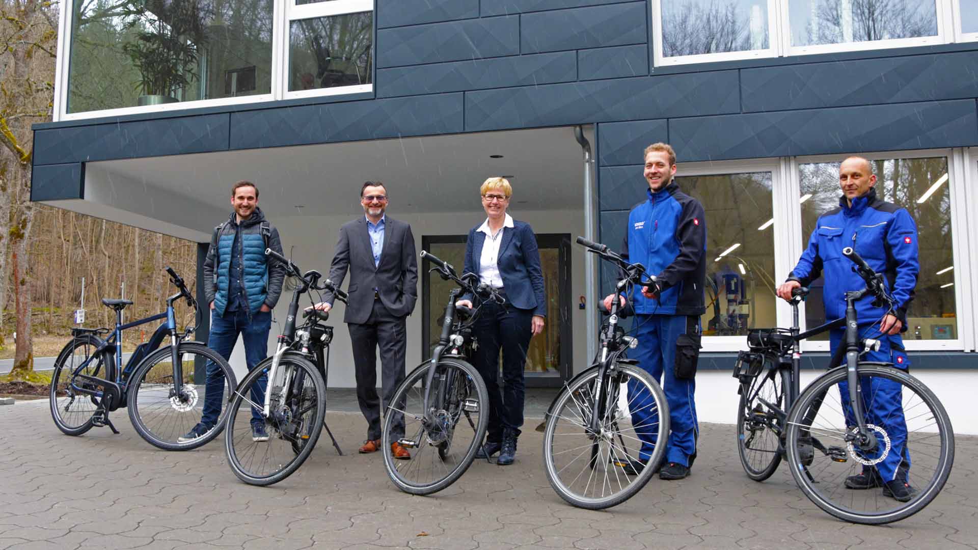 Übergabe der Pedshare E-Bikes an das ECKOLD Team