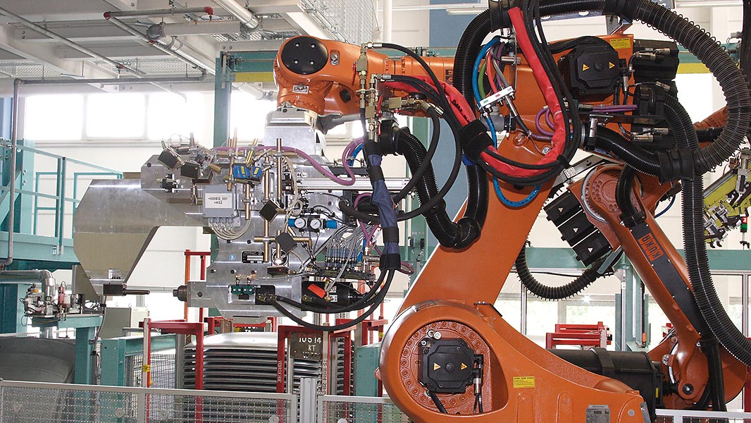 ECKOLD Prägestanzen für die automatisierte Fertigung am Roboter